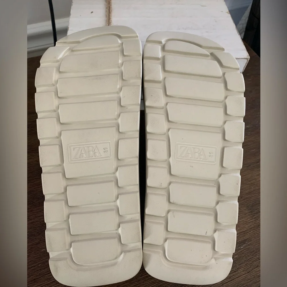 ZARA PLATFORM SLIDE SIZE:39 (USA 8) EUC